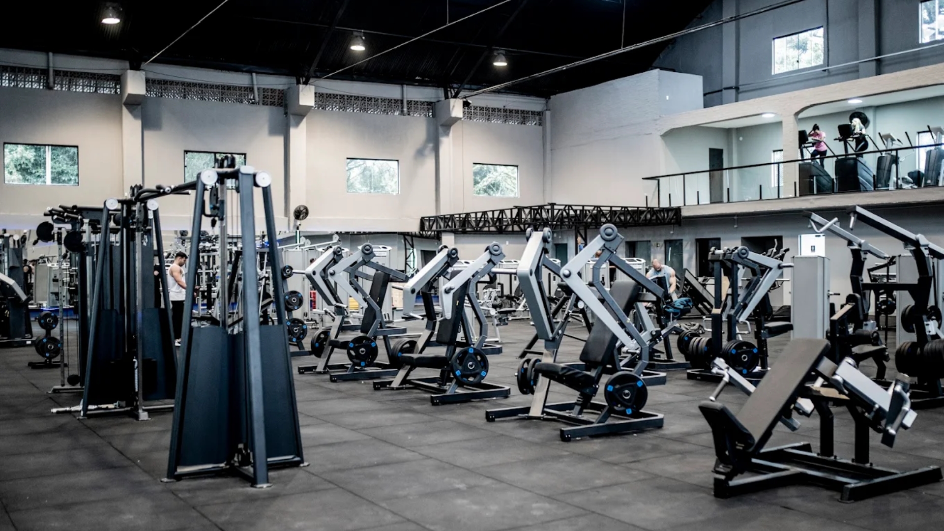 Interior da academia Gold Force